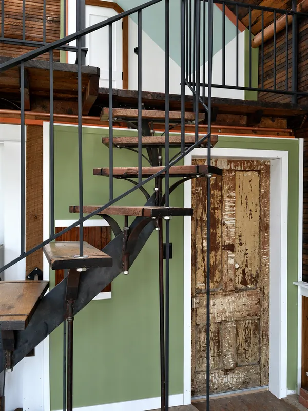 Interior, photo 2 of 32