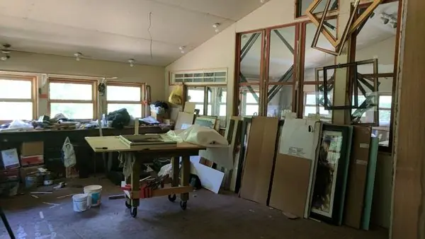 Studio, photo 2 of 12