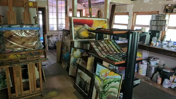 Studio, photo 7 of 12