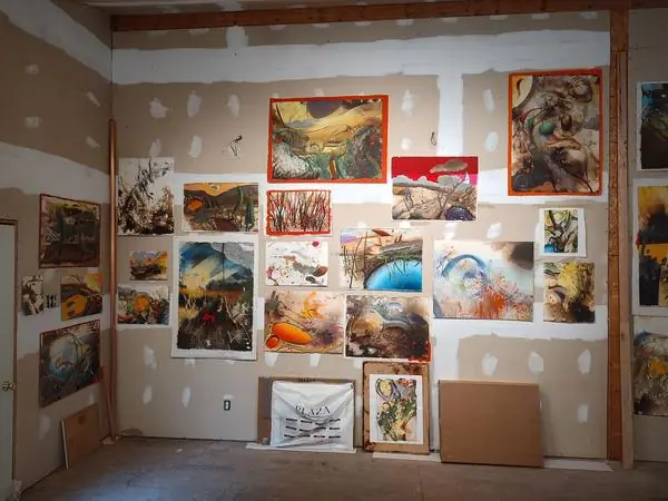 Studio, photo 9 of 12