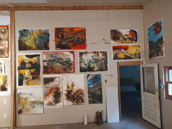 Studio, photo 10 of 12