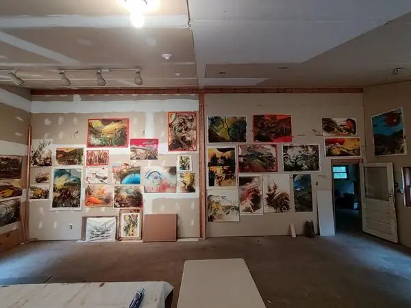 Studio, photo 11 of 12